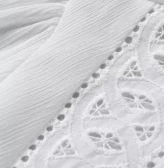 ๐HP๐๐New boutique white lace ruffle top - Picture 4 of 12